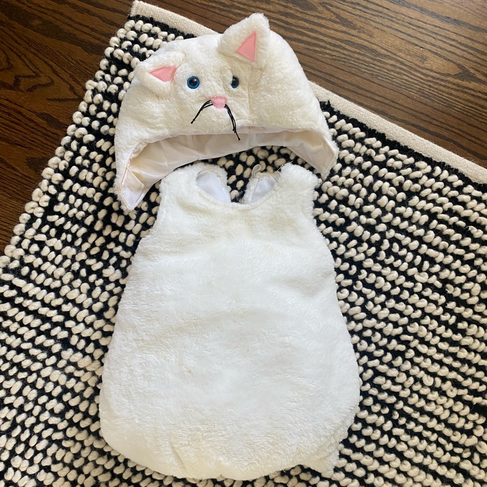 White cat costume 12-18 months. 2 pieces. The cutest.